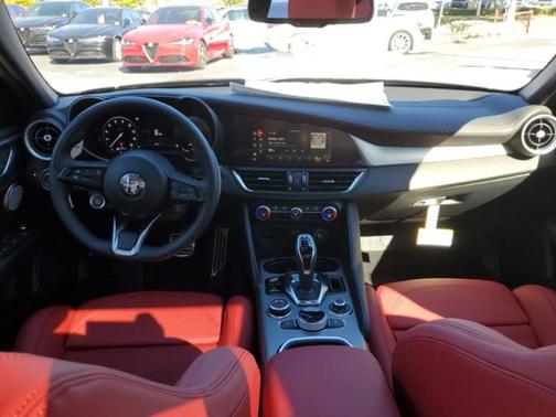 2025 Alfa Romeo Giulia Base