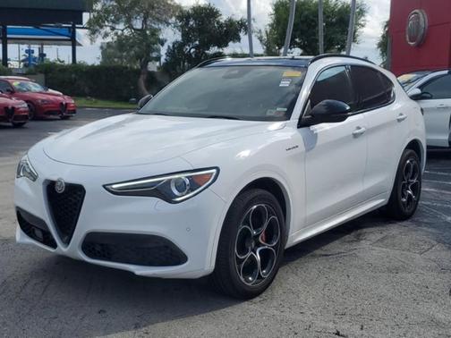 Alfa White 2022 Alfa Romeo Stelvio Ti