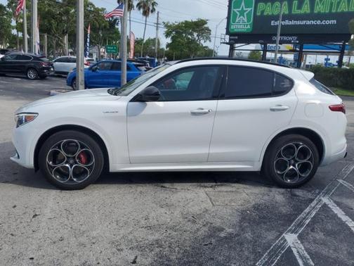 Alfa White 2022 Alfa Romeo Stelvio Ti