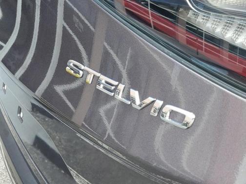 2025 Alfa Romeo Stelvio Base