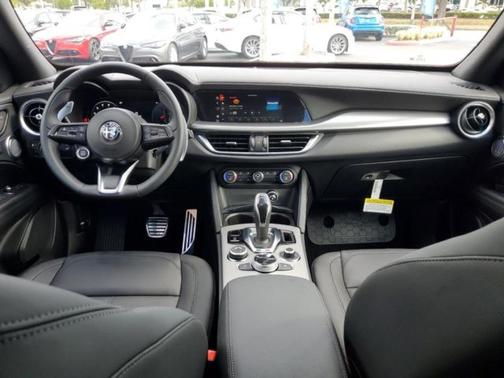 2025 Alfa Romeo Stelvio Base