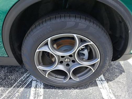 2025 Alfa Romeo Stelvio Base