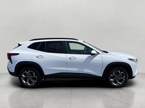 Summit White 2025 Chevrolet Trax LT