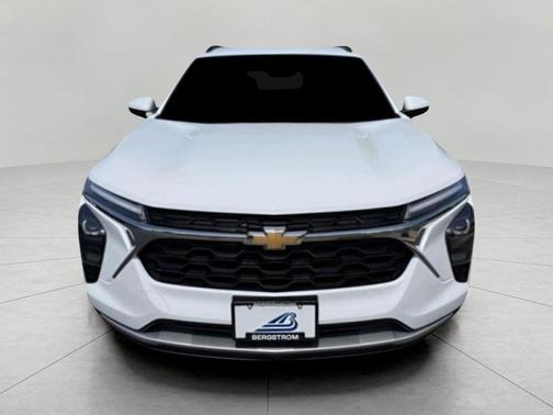 Summit White 2025 Chevrolet Trax LT