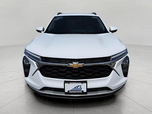 Summit White 2025 Chevrolet Trax LT