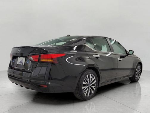 Super Black 2025 Nissan Altima SV FWD