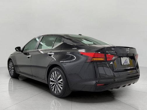 Super Black 2025 Nissan Altima SV FWD