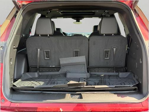 Radiant Red Tintcoat 2023 Chevrolet Traverse Premier