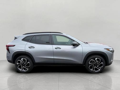Sterling Gray Metallic 2024 Chevrolet Trax FWD 2RS