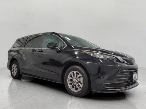 2025 Toyota Sienna LE