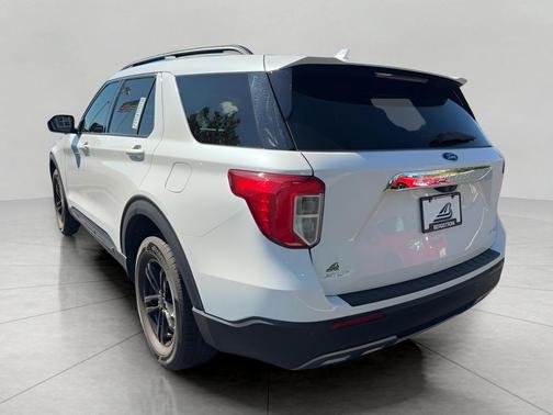 Star White Metallic Tri-Coat 2024 Ford Explorer XLT