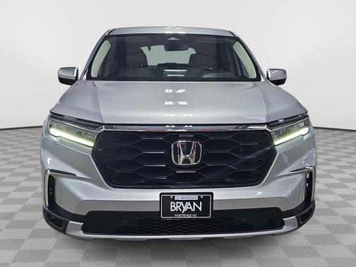 Lunar Silver Metallic 2024 Honda Pilot