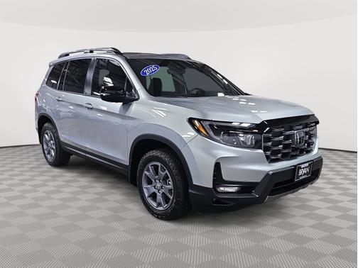 Lunar Silver Metallic 2025 Honda Passport