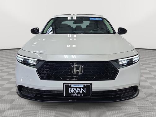 Platinum White Pearl 2025 Honda Accord