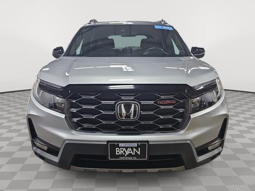Lunar Silver Metallic 2023 Honda Passport