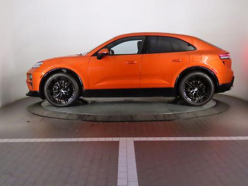 2025 Porsche Macan Turbo