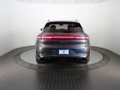 Quartzite Grey Metallic 2026 Porsche Cayenne S