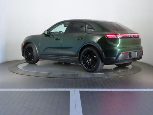 2025 Porsche Macan 4
