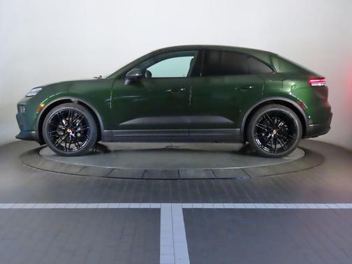 2025 Porsche Macan 4