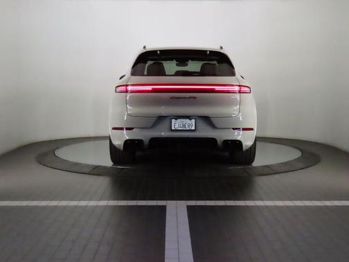 2025 Porsche Cayenne GTS