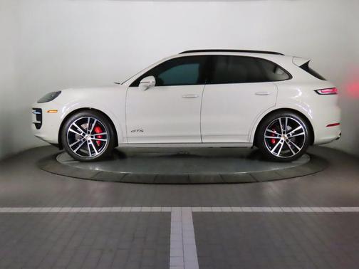 2025 Porsche Cayenne GTS