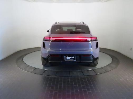 2024 Porsche Macan Turbo