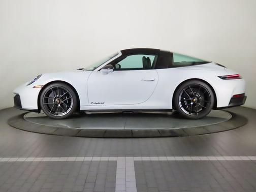 2025 Porsche 911 Targa 4 GTS