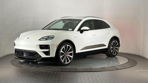 2024 Porsche Macan Turbo