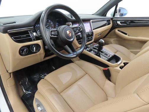 White 2024 Porsche Macan