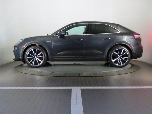 2025 Porsche Macan 4S