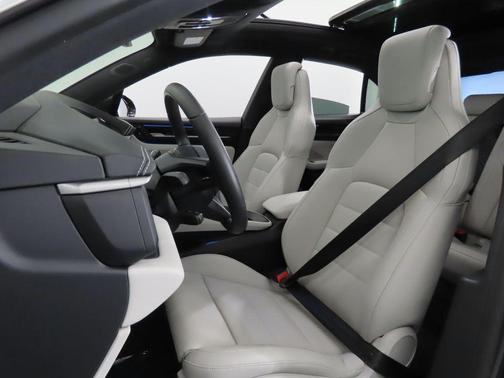 2025 Porsche Macan 4S