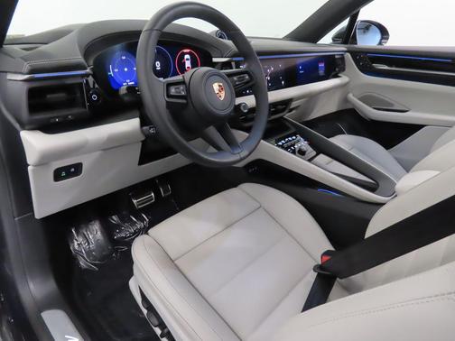 2025 Porsche Macan 4S