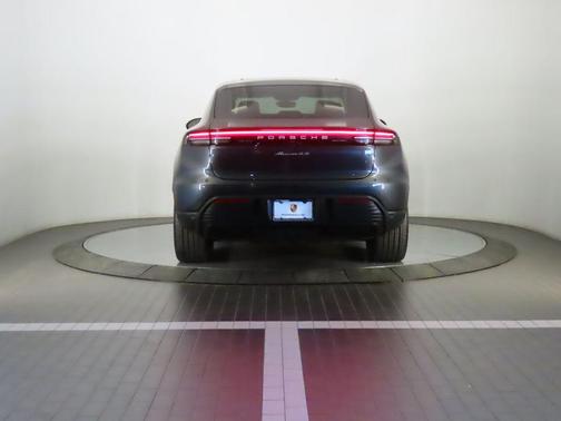 2025 Porsche Macan 4S