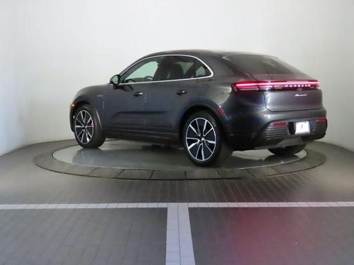 2025 Porsche Macan 4S