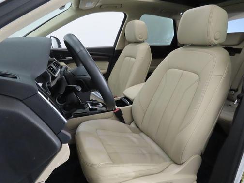 Glacier White Metallic 2022 Audi Q5 40 Premium