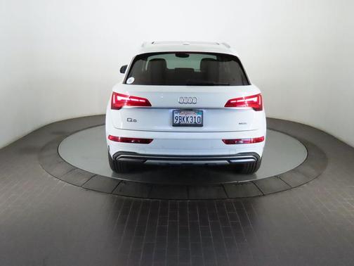 Glacier White Metallic 2022 Audi Q5 40 Premium