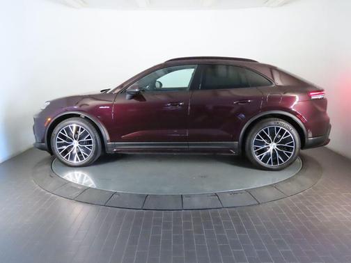 Copper 2025 Porsche Macan 4