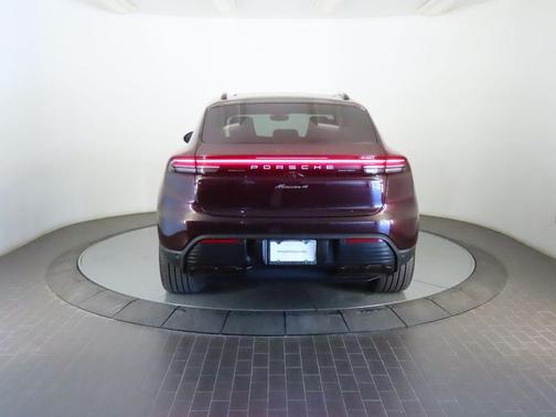 Copper 2025 Porsche Macan 4