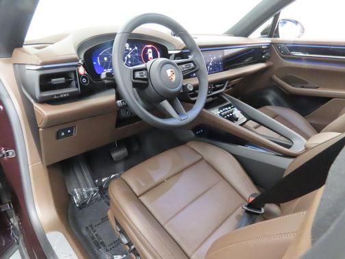 Copper 2025 Porsche Macan 4
