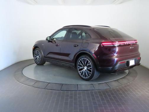 Copper 2025 Porsche Macan 4