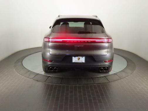 Quartzite Grey Metallic 2026 Porsche Cayenne AWD