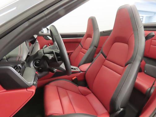 2025 Porsche 911 Carrera