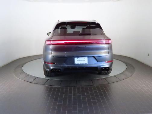 Quartzite Grey Metallic 2026 Porsche Cayenne S