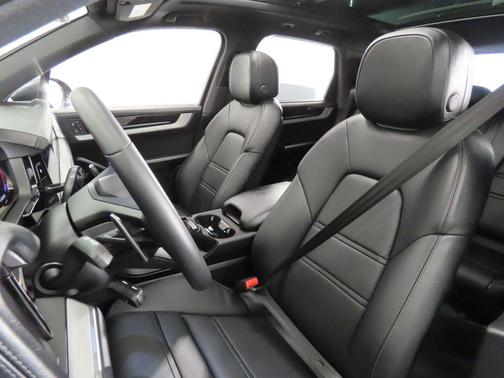 Quartzite Grey Metallic 2026 Porsche Cayenne S