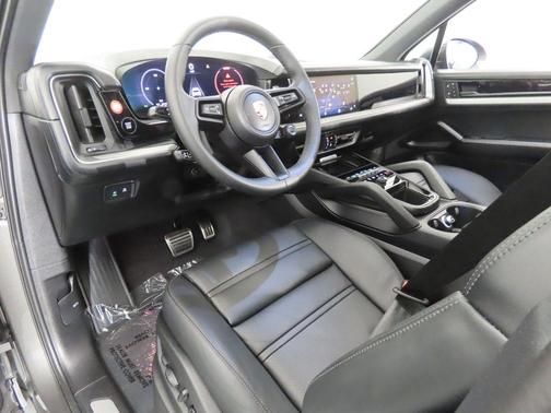 Quartzite Grey Metallic 2026 Porsche Cayenne S