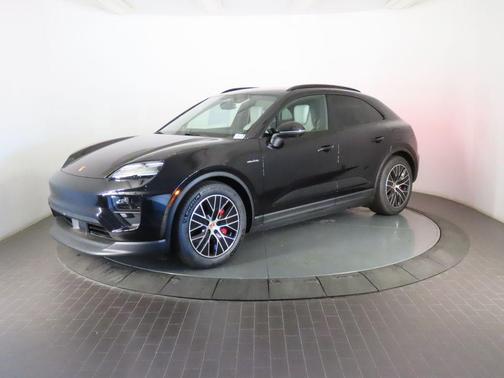 Jet Black Metallic 2026 Porsche Macan 4S