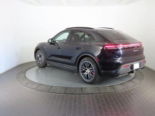 Jet Black Metallic 2026 Porsche Macan 4S