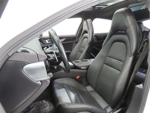 Carrara White Metallic 2022 Porsche Panamera