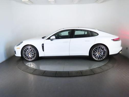 Carrara White Metallic 2022 Porsche Panamera