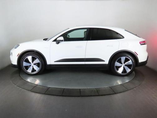 White 2025 Porsche Macan 4